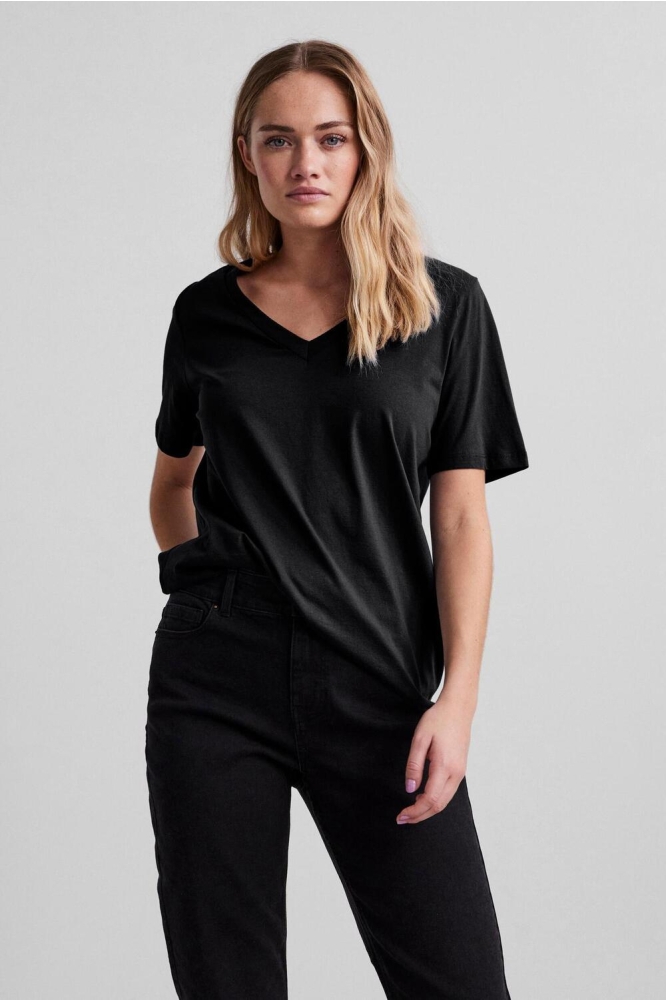 PCRIA SS V-NECK SOLID TEE NOOS BC 17120455 BLACK